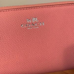 NEW W/OUT TAGS COACH leather salmon wallet